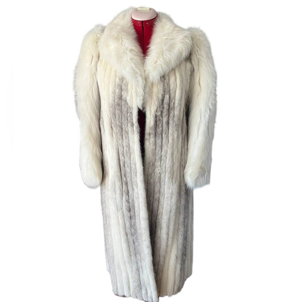 Gorgeous Vintage Blue Fox Coat by Leslie Wise – Made in Canada